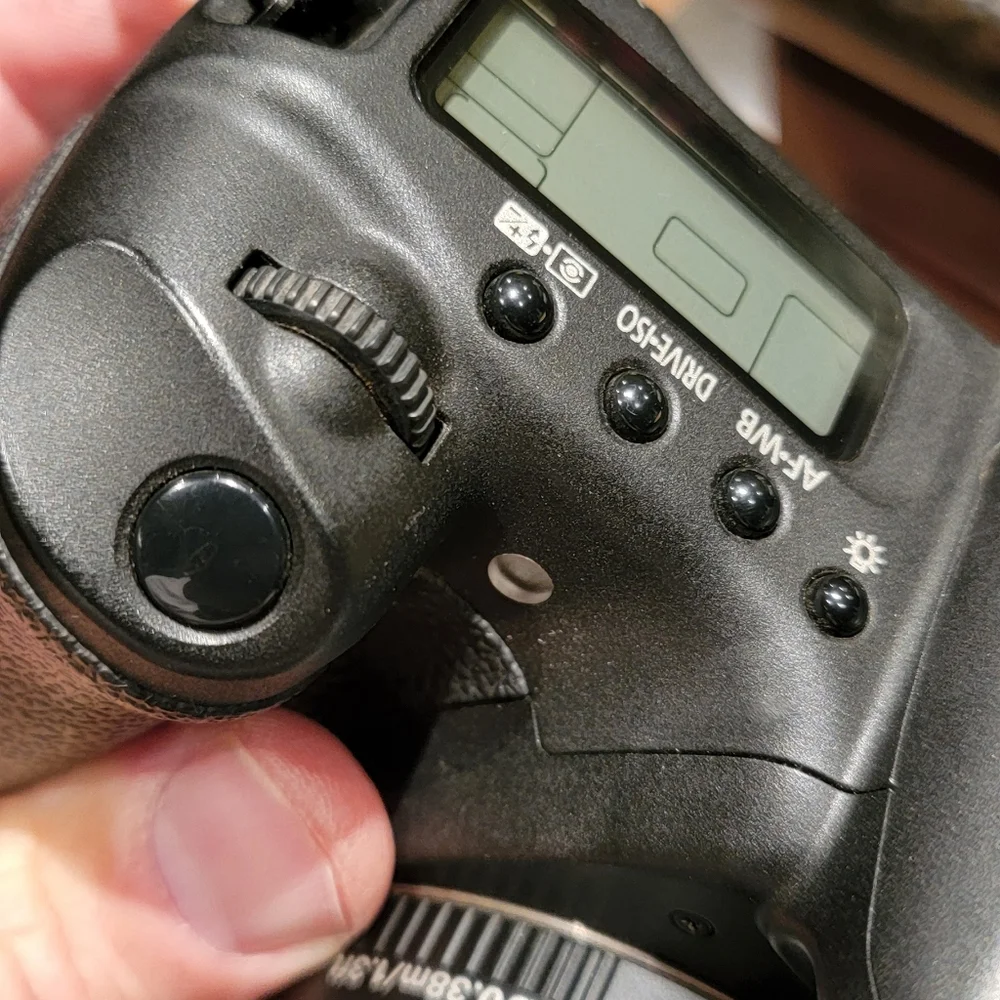 Canon EOS 28-80mm 1: 3.5-5.6 Lens Camera